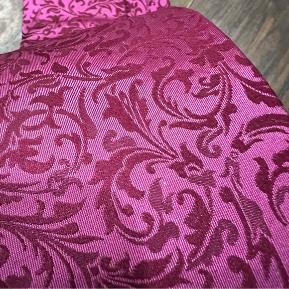 Robert Lewis 100% Silk Handmade Damask Magenta Pink Tie - Picture 4 of 5